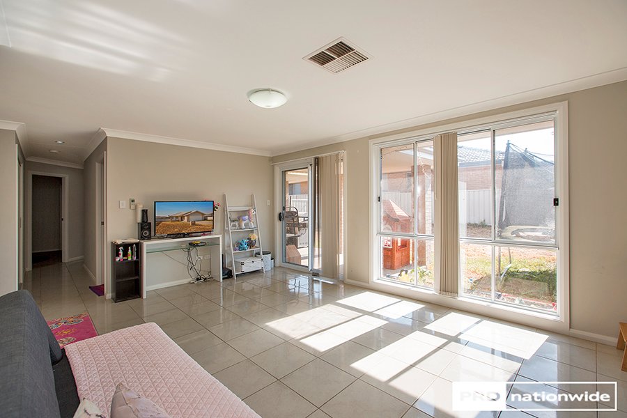 10 Brushbox Grove TAMWORTH 5