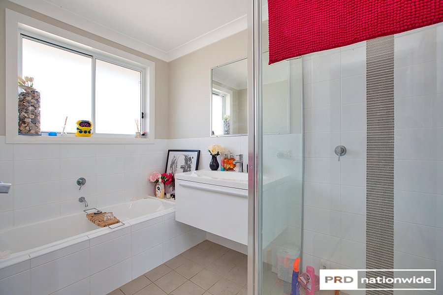 10 Brushbox Grove TAMWORTH 8