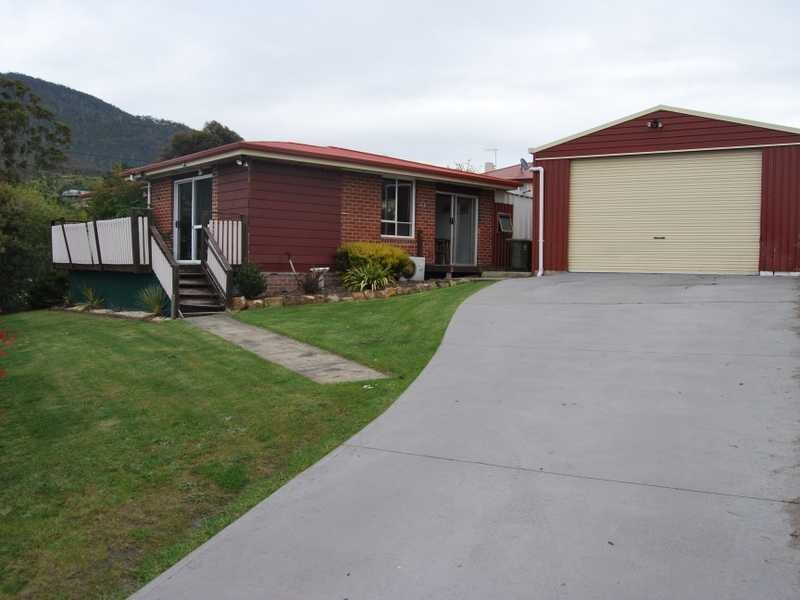10 Carcoola Street CHIGWELL 1