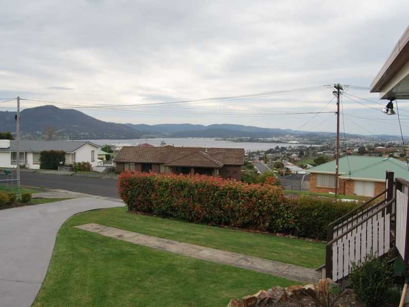 10 Carcoola Street CHIGWELL 12