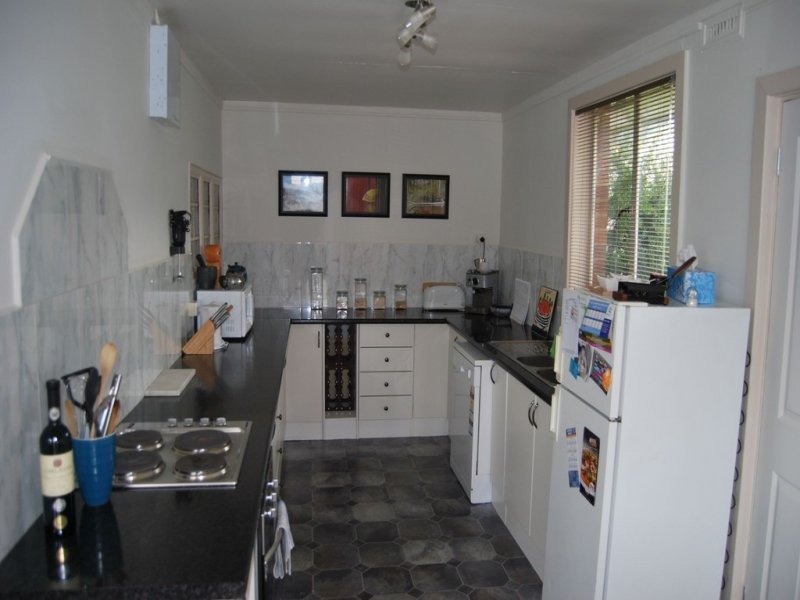 10 Carcoola Street CHIGWELL 4