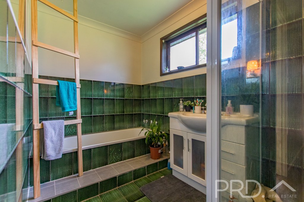 10 Cedar Crescent TUMUT 16