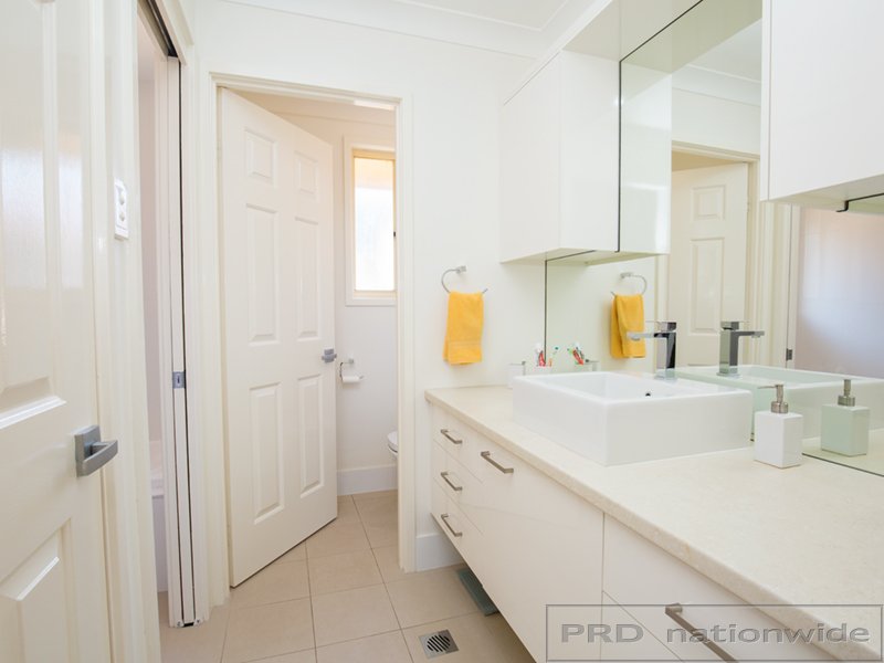 10 Centenary Close BOLWARRA HEIGHTS 4