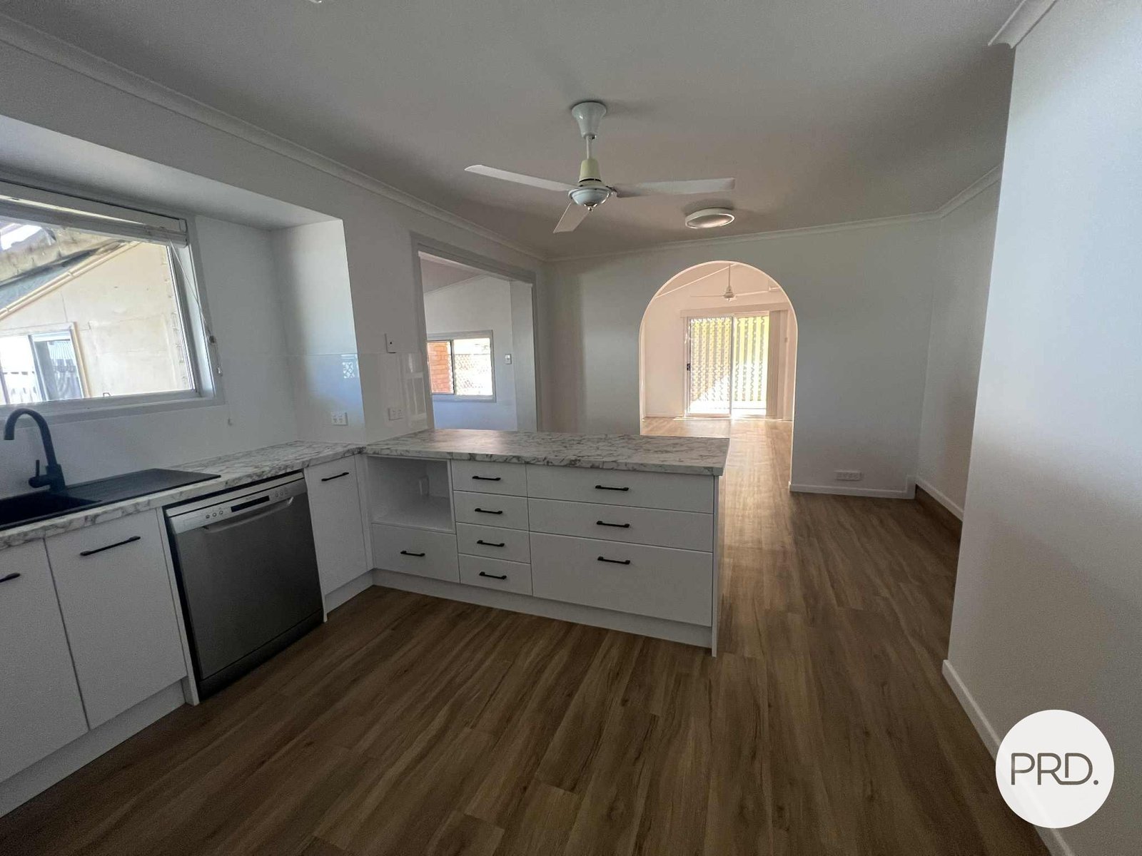 10 Centenary Drive BOYNE ISLAND 9