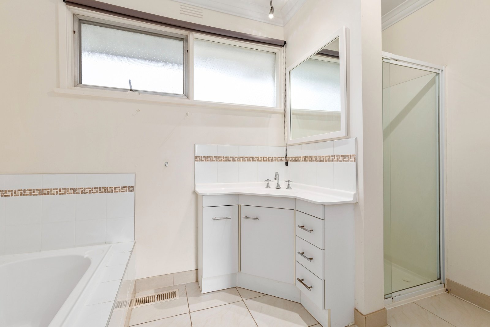 Real Estate and Property in 10 Clivedon Court, Leopold, VIC