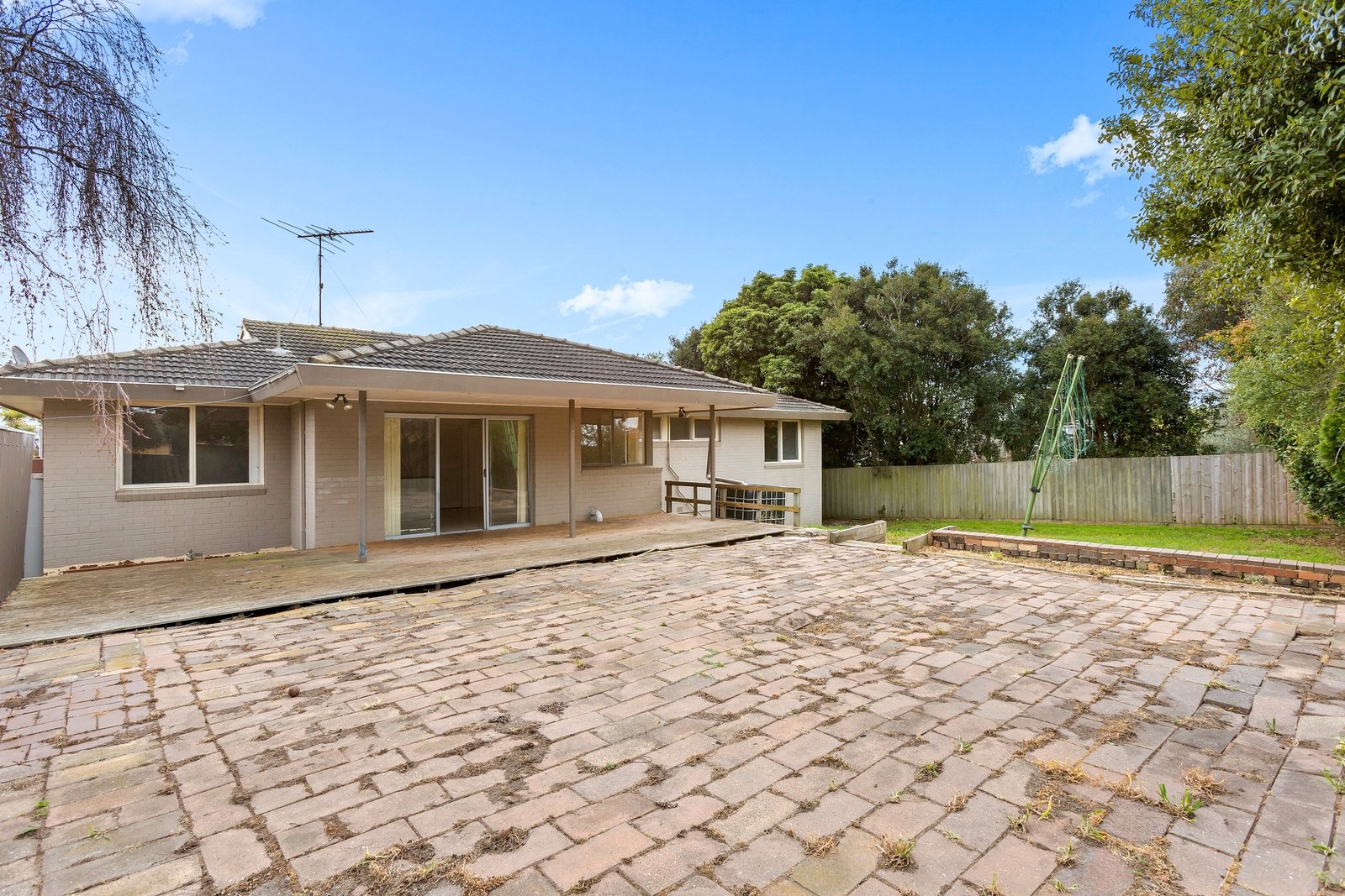 Real Estate and Property in 10 Clivedon Court, Leopold, VIC