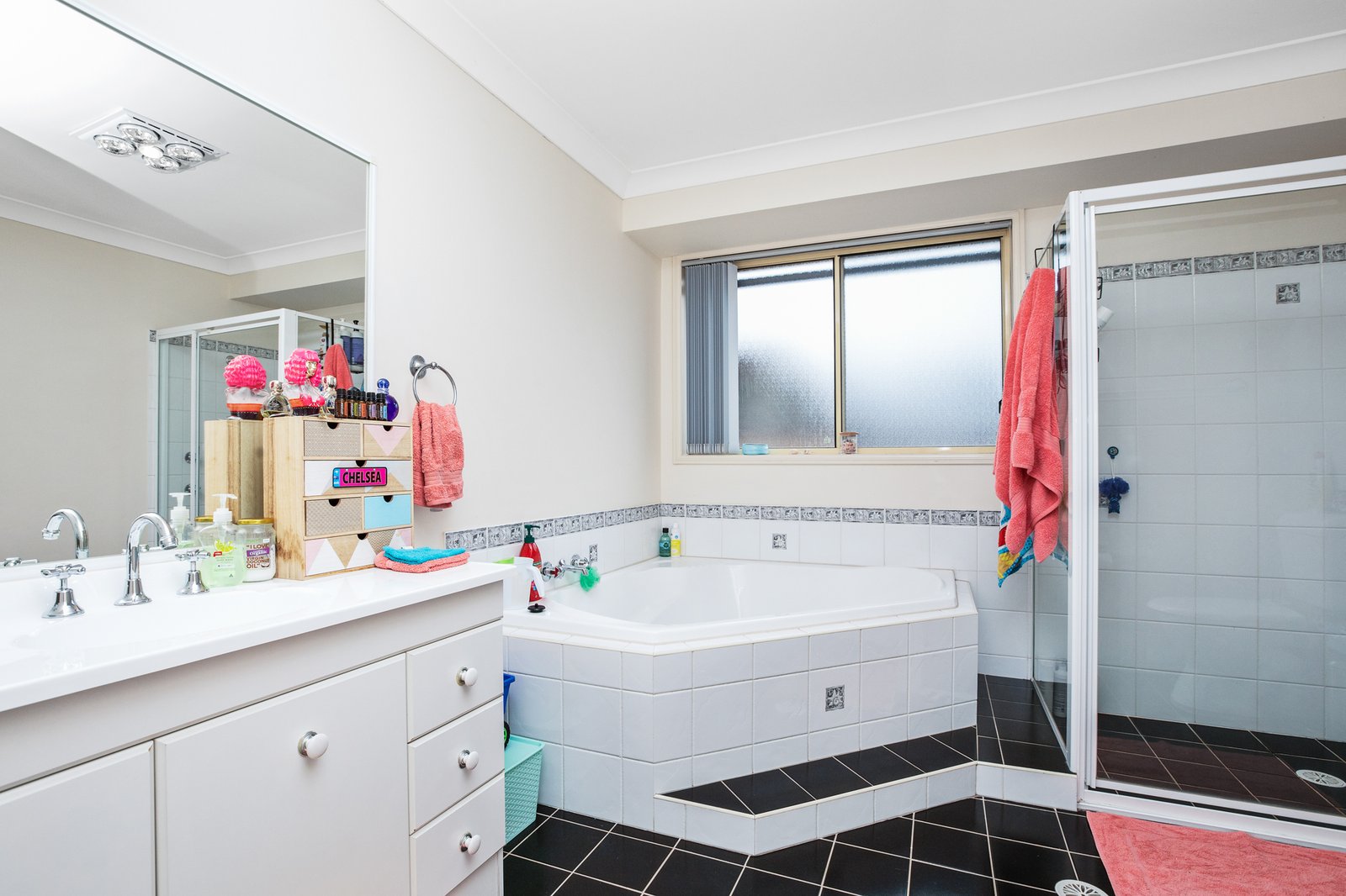 10 Coburn Circuit METFORD 17