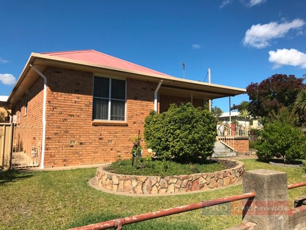 10 Colwell Street TUMUT 8