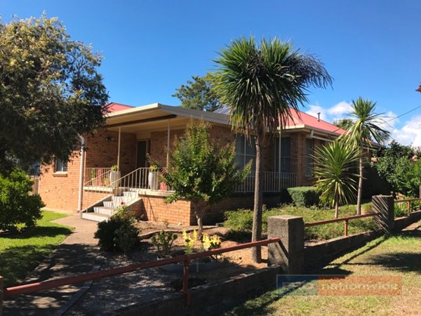 10 Colwell Street TUMUT 8