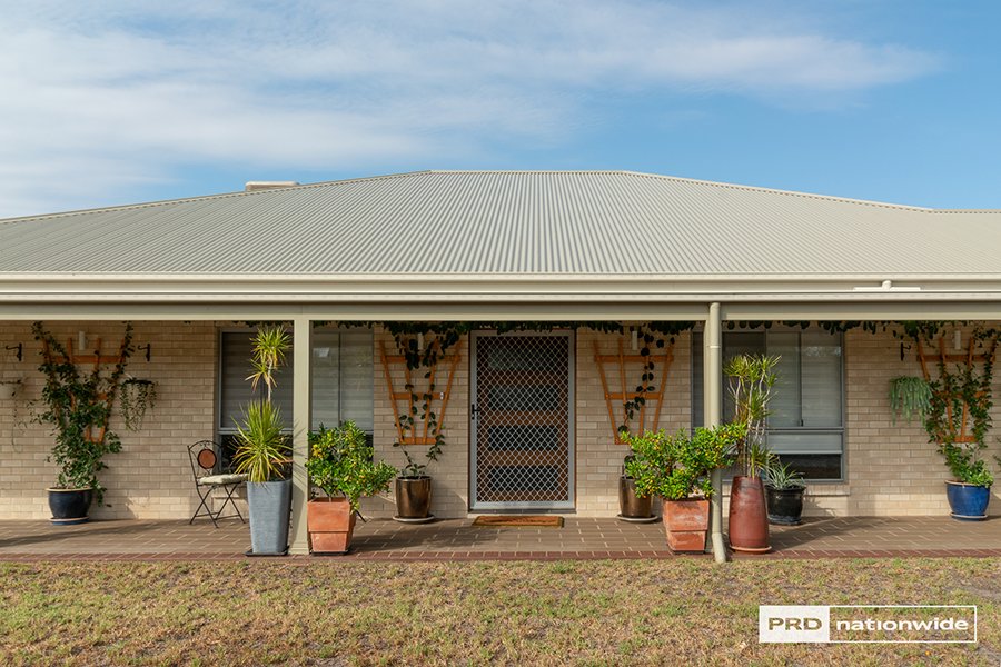 10 Conjola Drive TAMWORTH 2