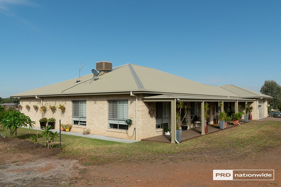 10 Conjola Drive TAMWORTH 3