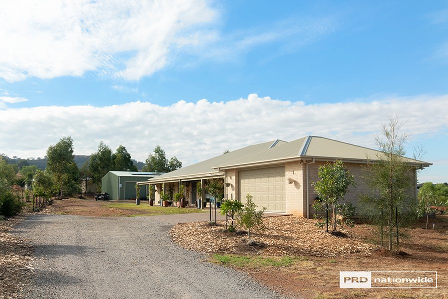 10 Conjola Drive TAMWORTH 4