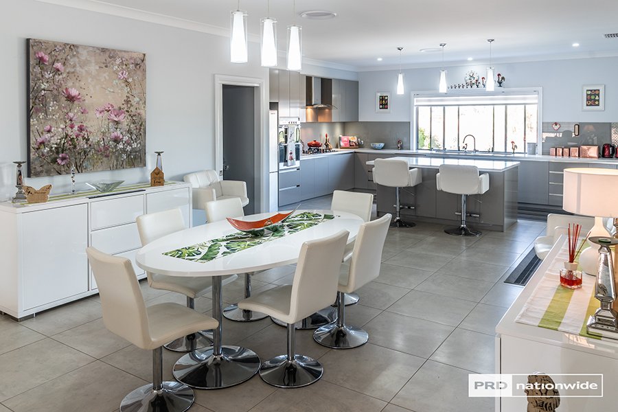 10 Conjola Drive TAMWORTH 9