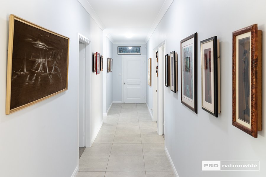 10 Conjola Drive TAMWORTH 11