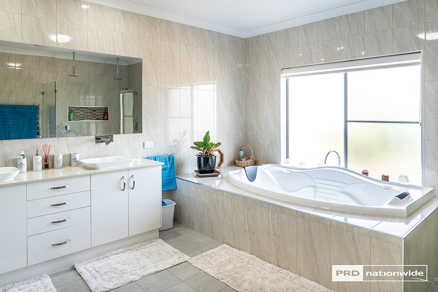 10 Conjola Drive TAMWORTH 22