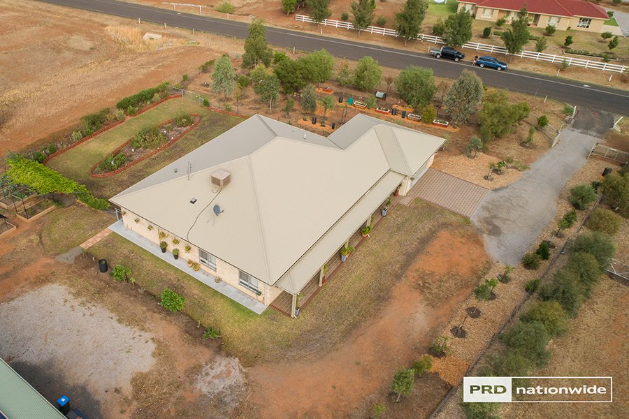 10 Conjola Drive TAMWORTH 25