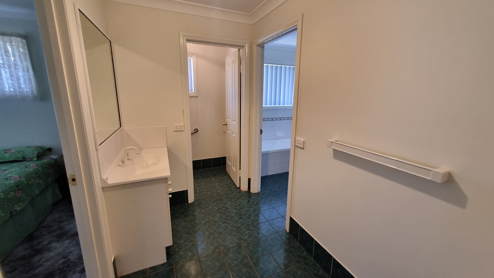 10 Coolamine Crescent TUMUT 6