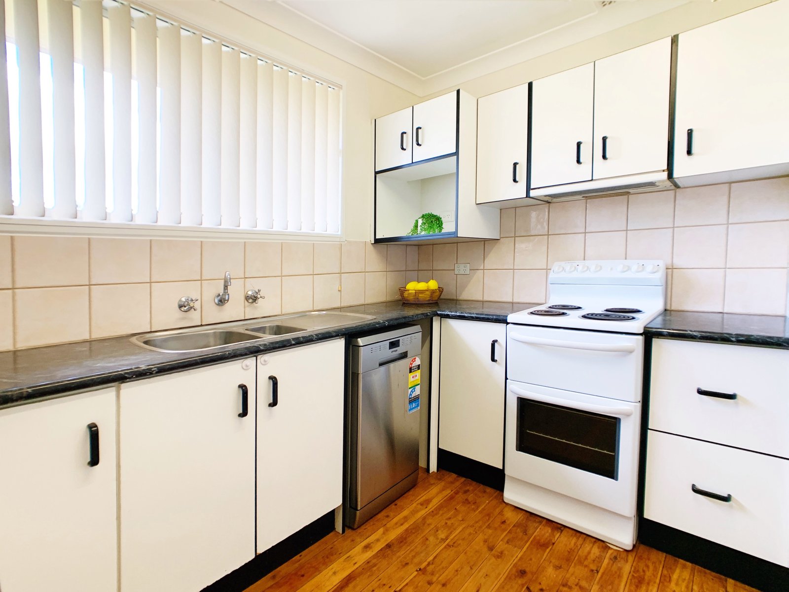 10 Coorong Street TAMWORTH 1