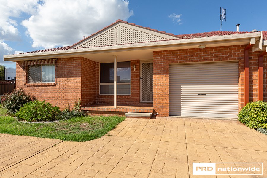 10 Curlew Crescent TAMWORTH 2