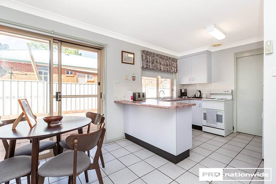 10 Curlew Crescent TAMWORTH 3