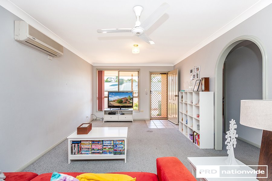 10 Curlew Crescent TAMWORTH 6