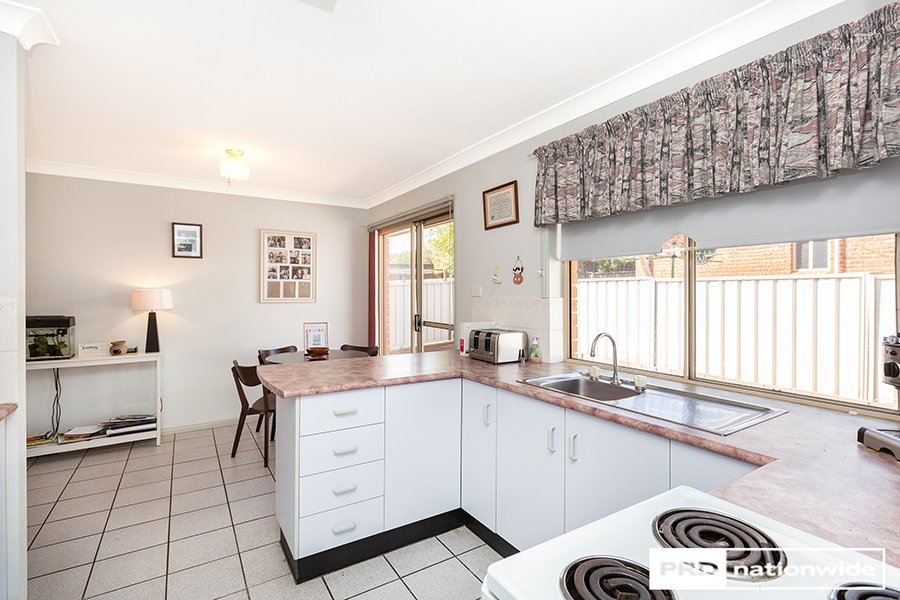 10 Curlew Crescent TAMWORTH 9