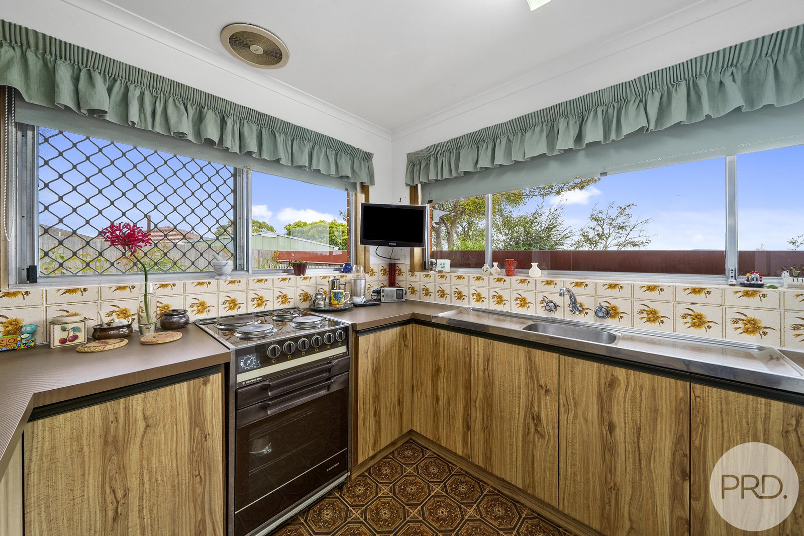 10 Daly Road LENAH VALLEY 8