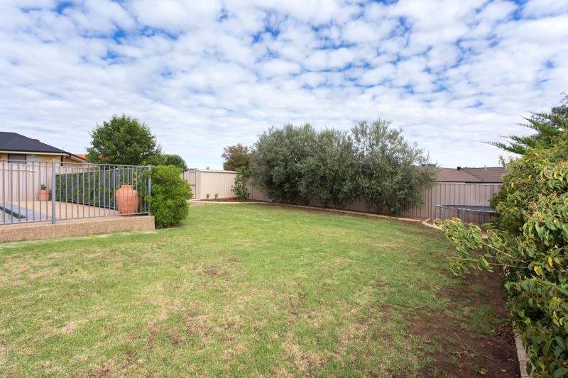 10 Deakin Avenue LLOYD 7