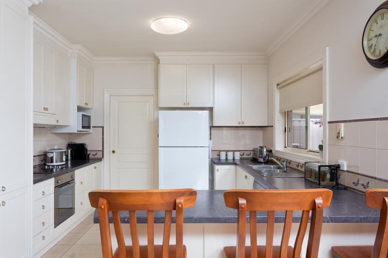 10 Deakin Avenue LLOYD 4