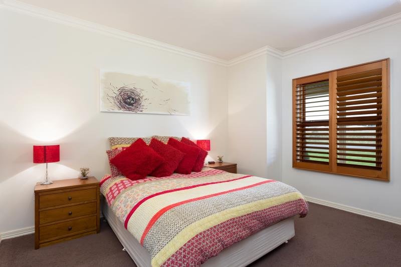 10 Deakin Avenue LLOYD 5