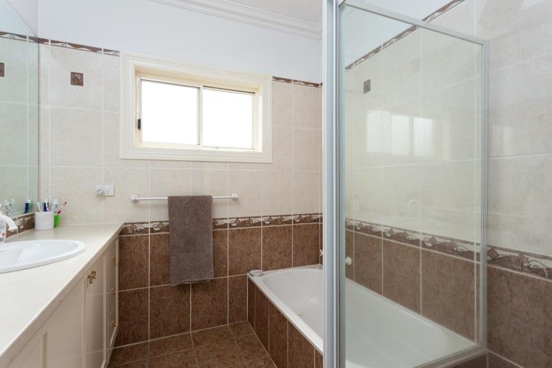 10 Deakin Avenue LLOYD 6