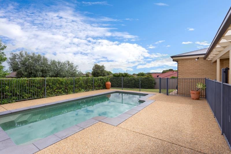 10 Deakin Avenue LLOYD 7