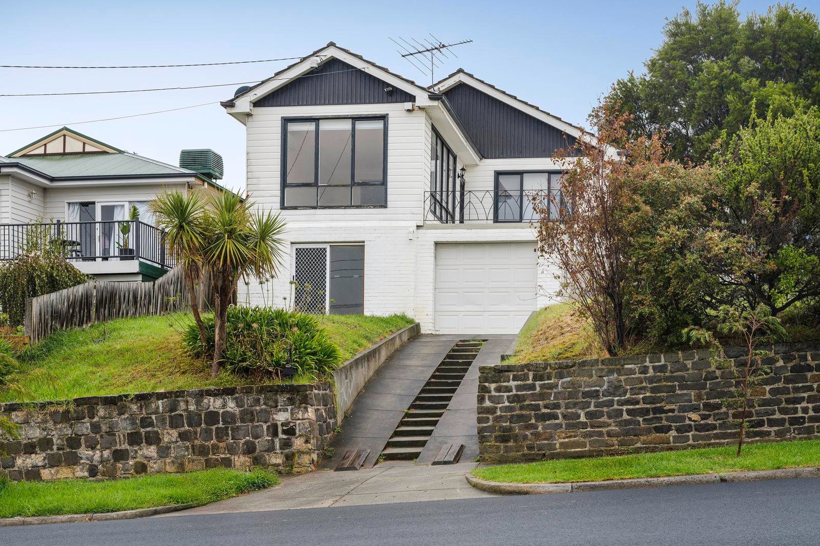 10 Devereaux Street, Oak Park VIC 3046