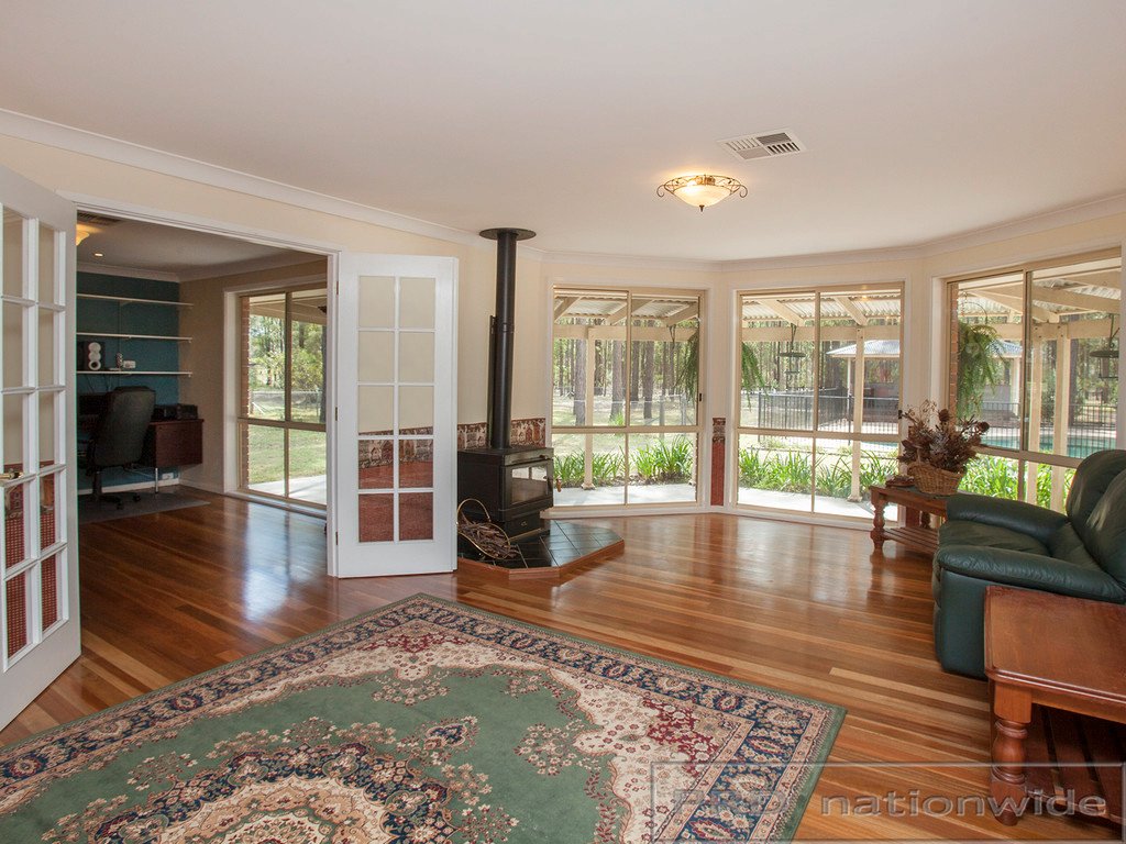 10 Diamantina Place WALLALONG 2