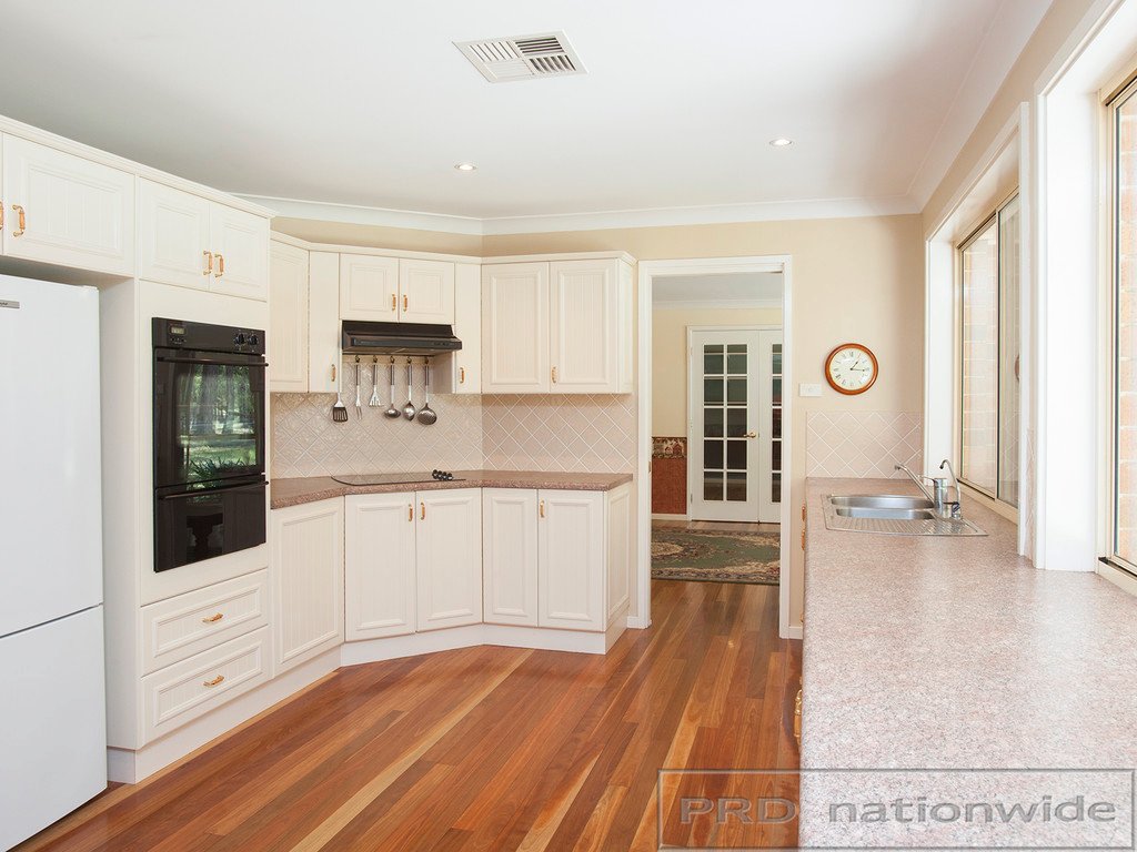 10 Diamantina Place WALLALONG 4