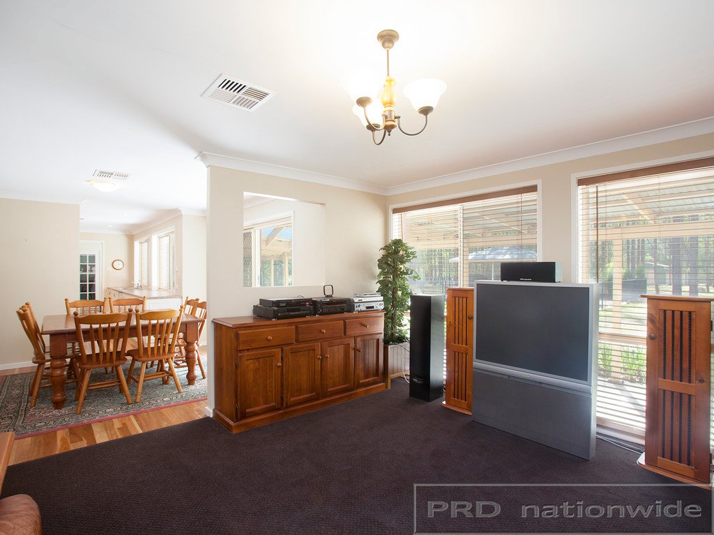 10 Diamantina Place WALLALONG 7