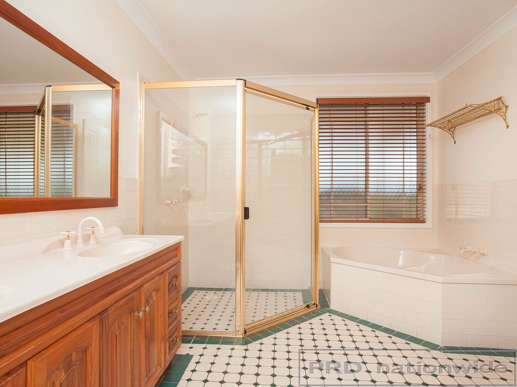 10 Diamantina Place WALLALONG 10