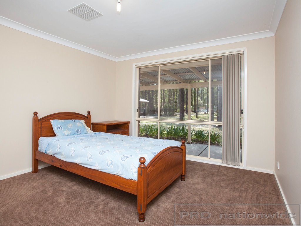 10 Diamantina Place WALLALONG 12