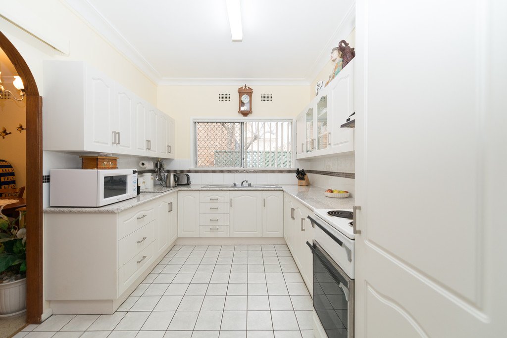 10 Diane Street TAMWORTH 2