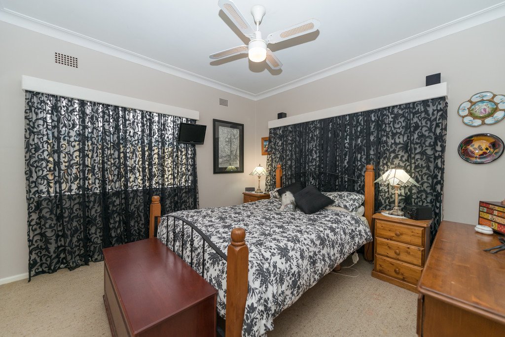 10 Diane Street TAMWORTH 4