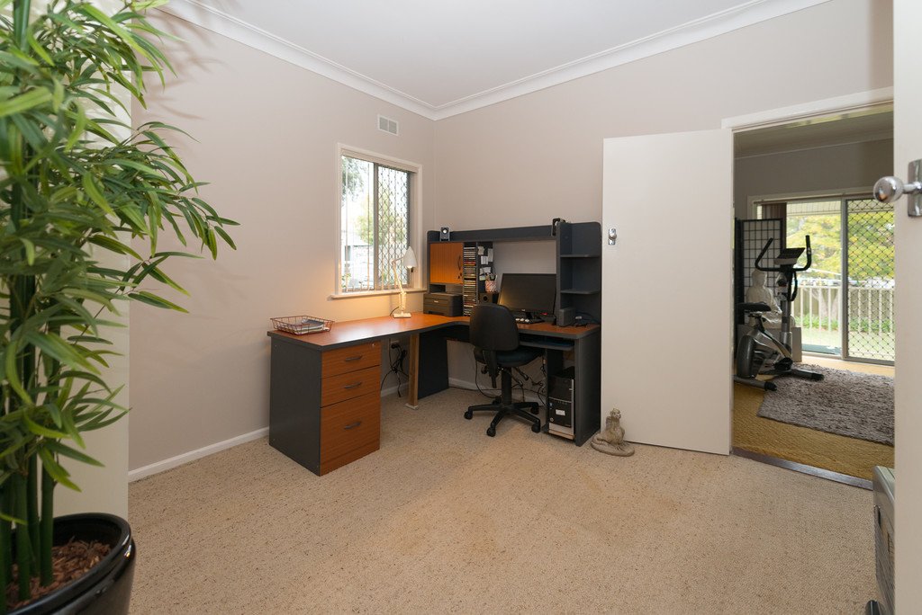 10 Diane Street TAMWORTH 8