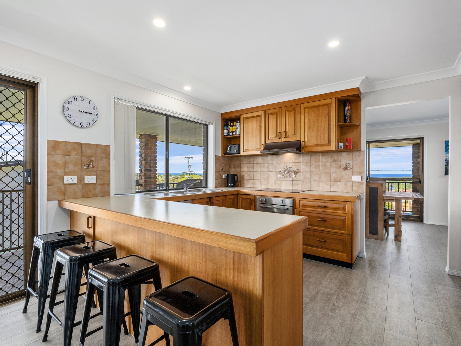 10 Echuca Crescent BANORA POINT 8