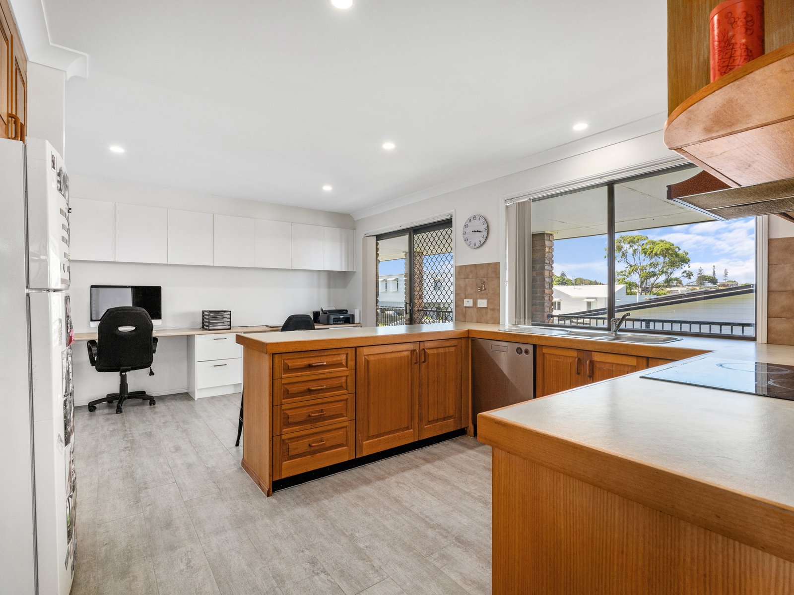 10 Echuca Crescent BANORA POINT 9