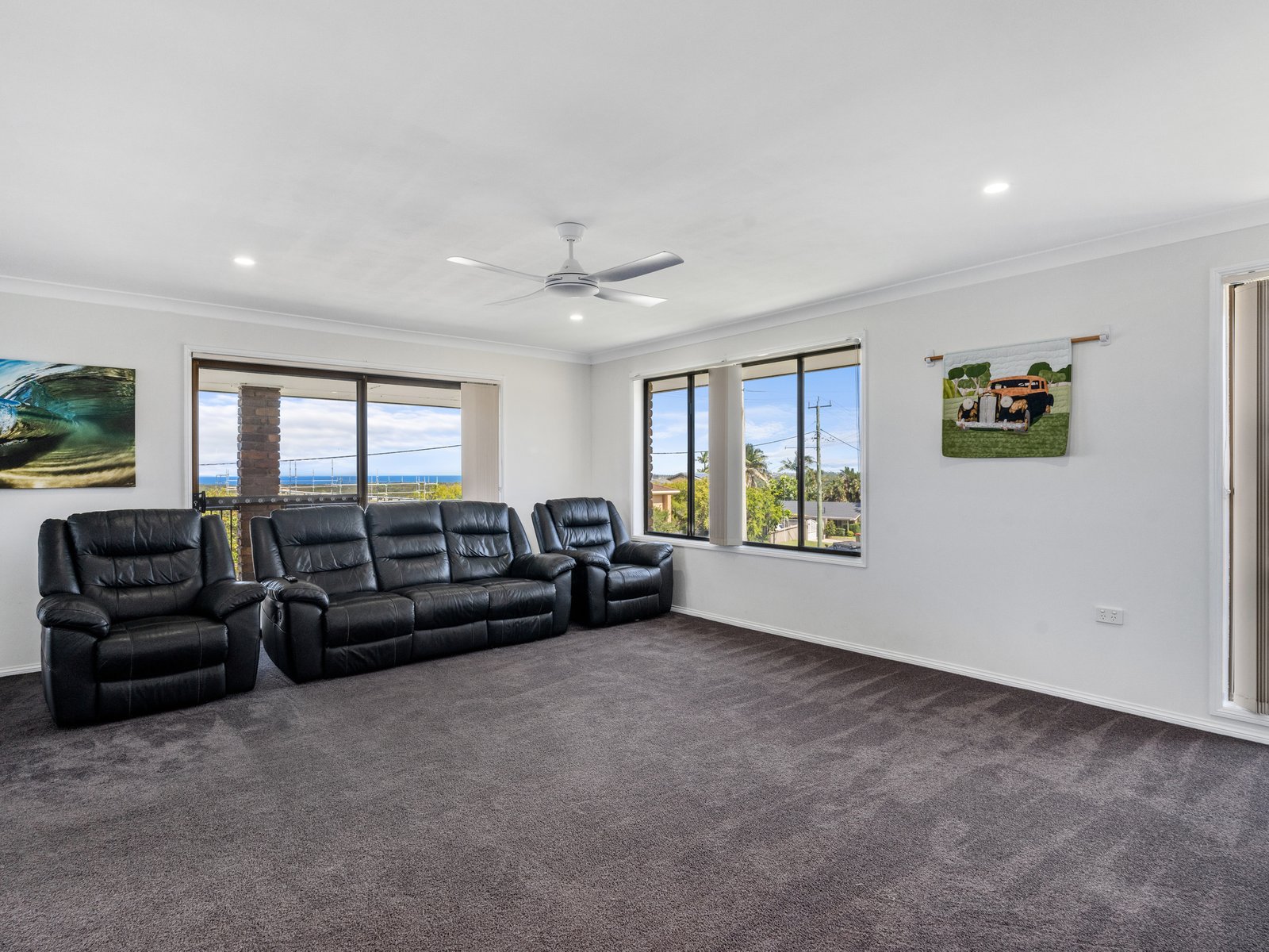 10 Echuca Crescent BANORA POINT 11