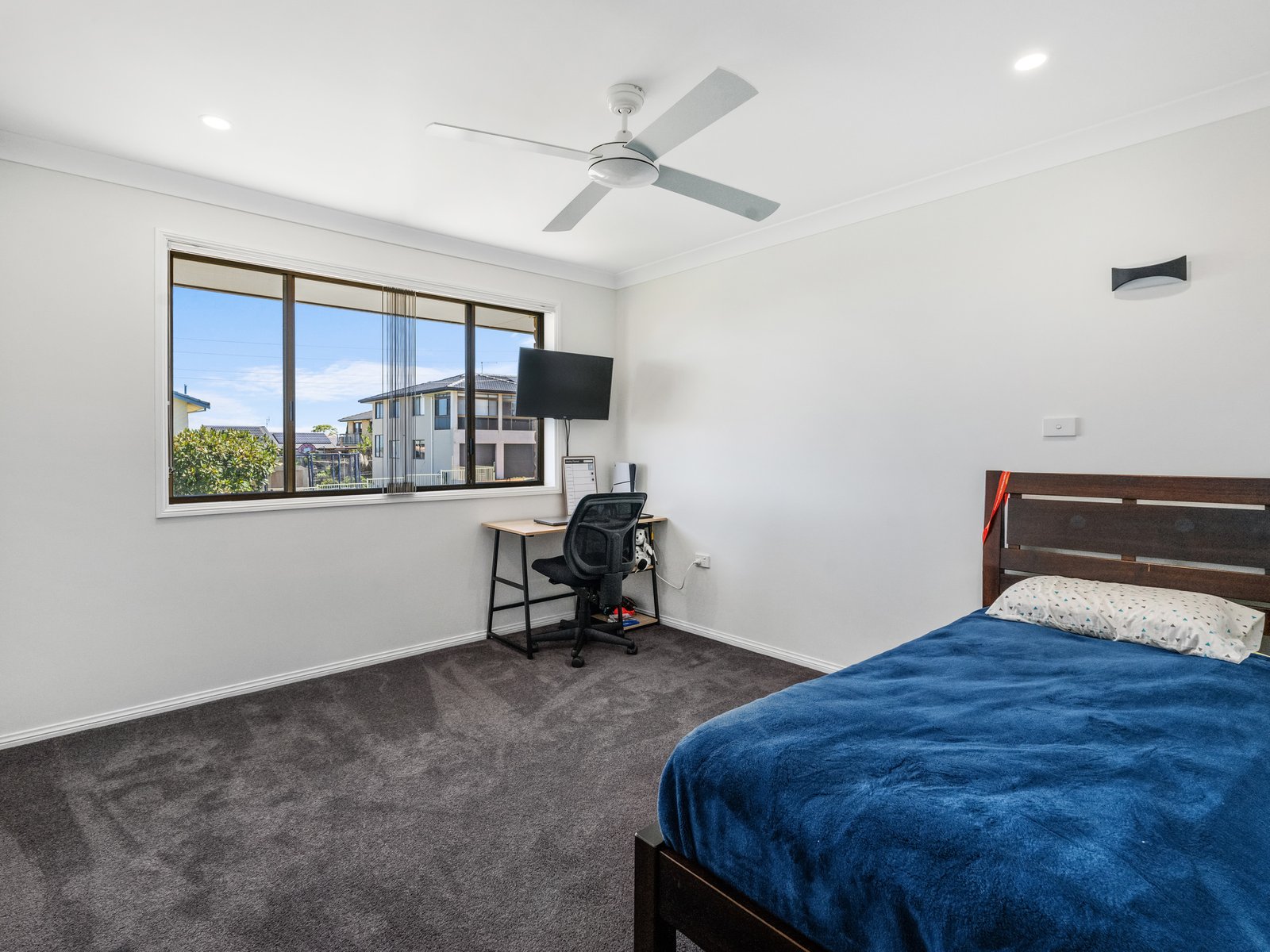 10 Echuca Crescent BANORA POINT 13