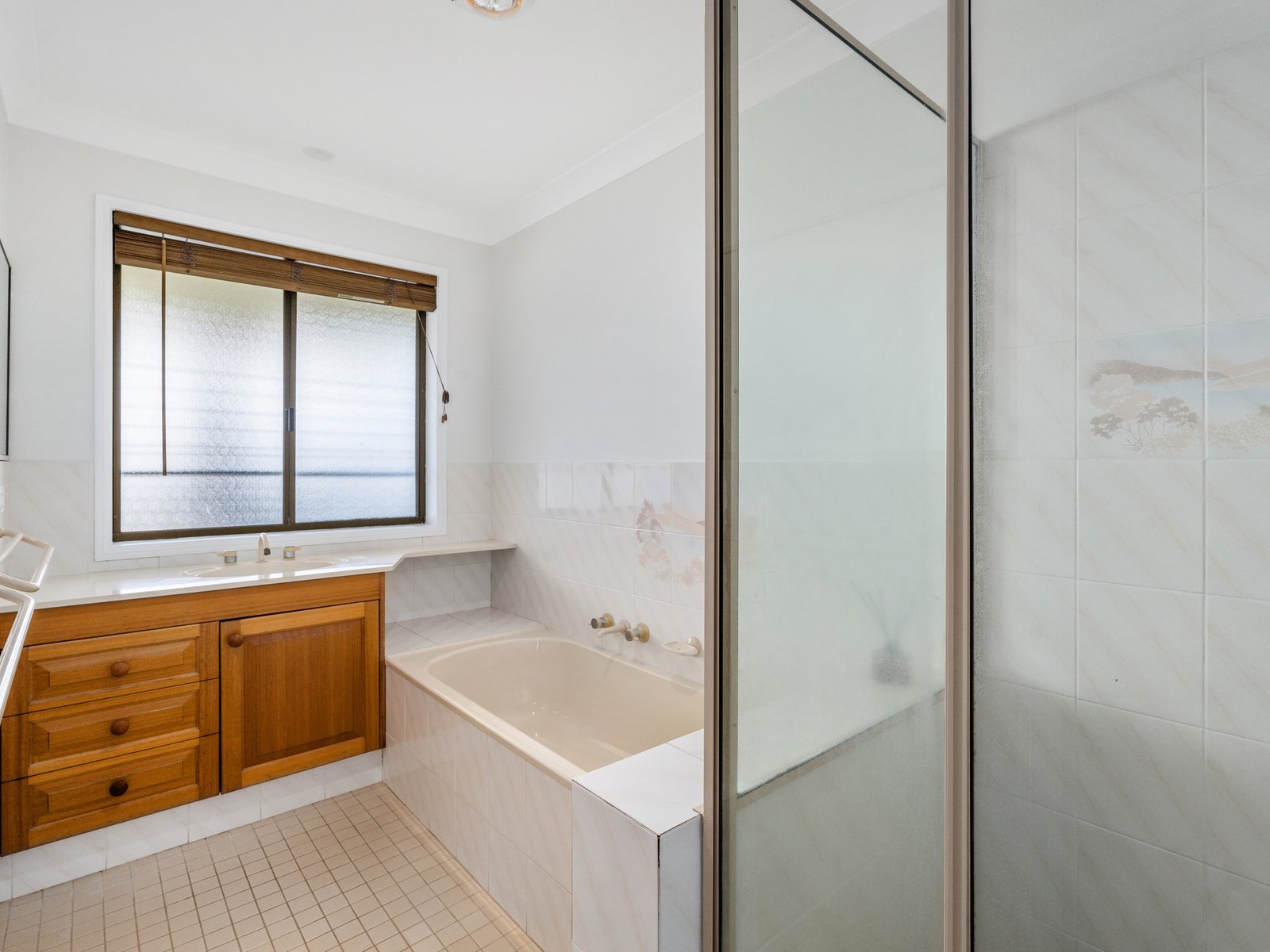 10 Echuca Crescent BANORA POINT 15