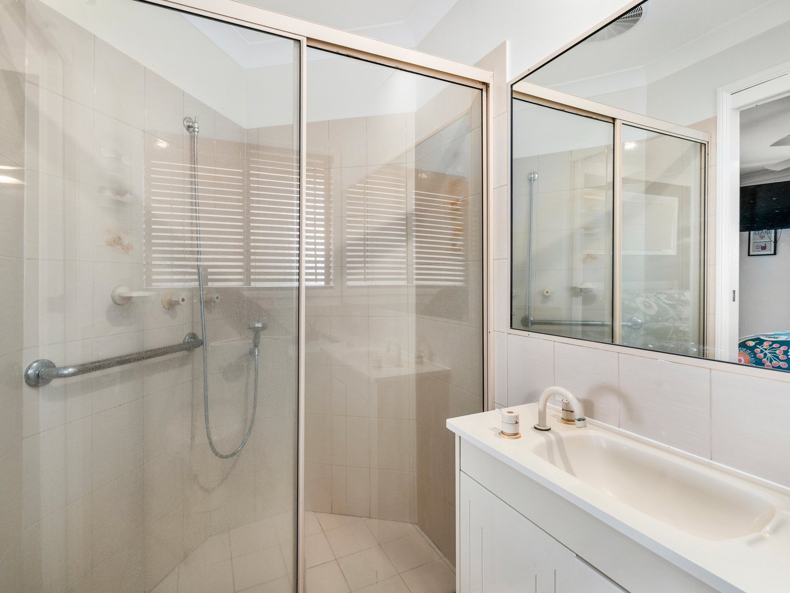 10 Echuca Crescent BANORA POINT 16