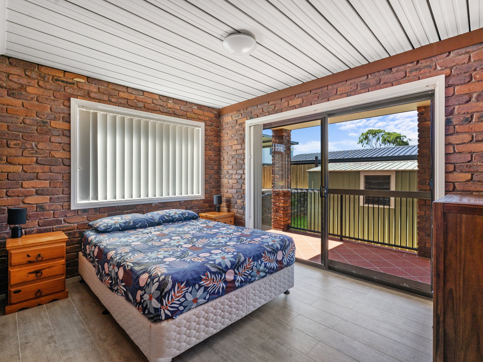 10 Echuca Crescent BANORA POINT 17