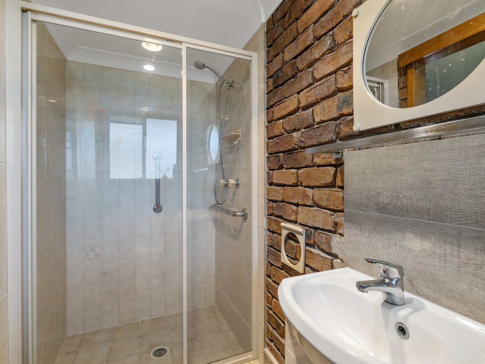 10 Echuca Crescent BANORA POINT 18