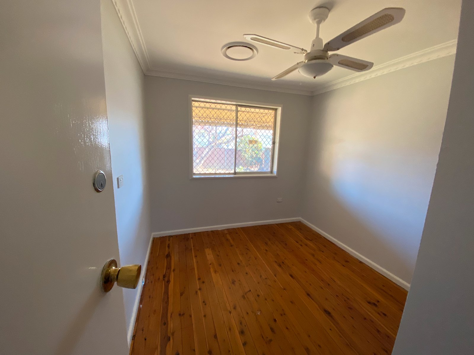 10 Edinburgh Street WEST TAMWORTH 3